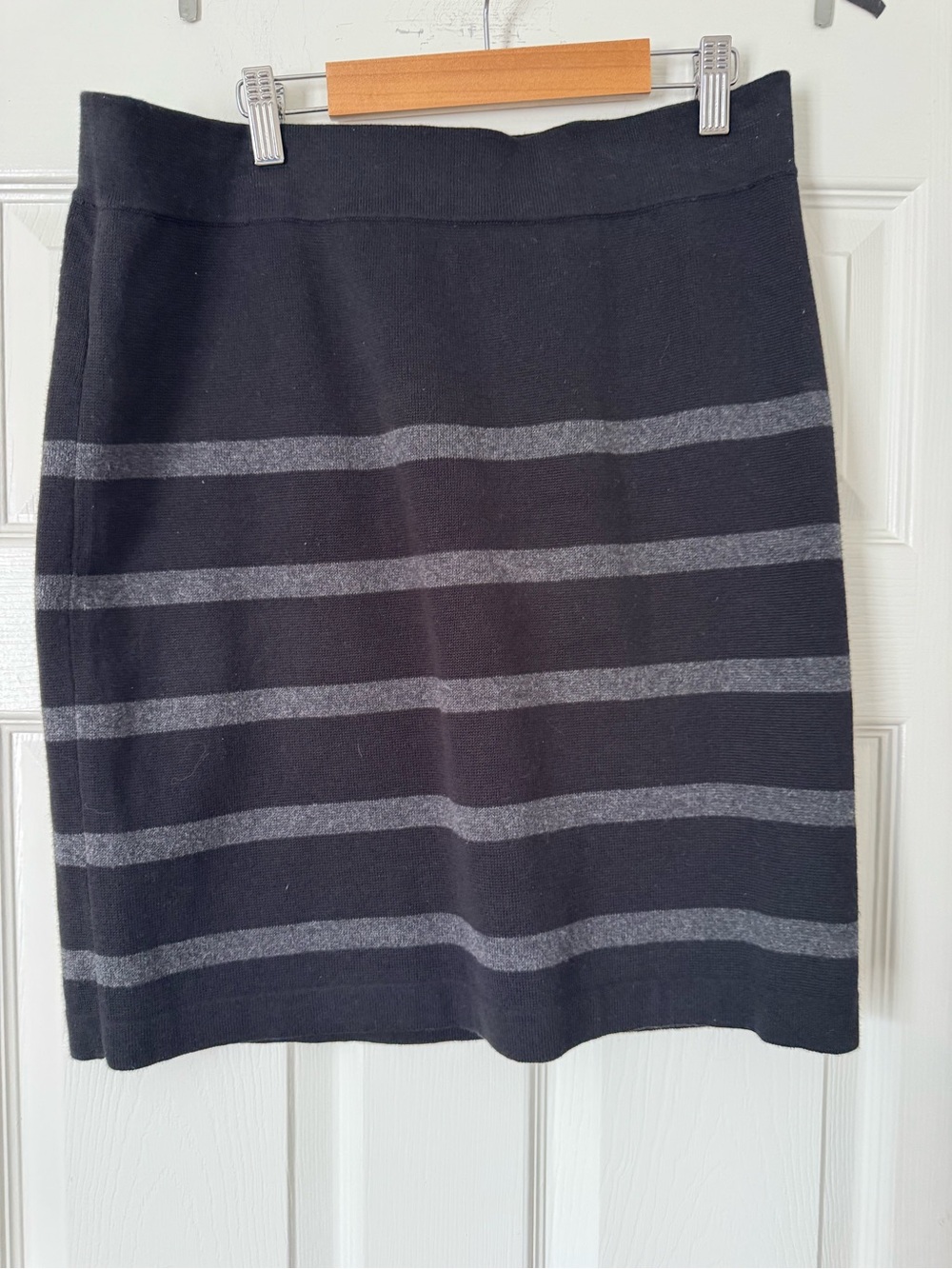Ann Taylor LOFT Black and Gray Striped sweater Skirt Sz M